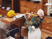 女子定制实木家具 打洞时发现门板是空的 店家:我们一直这么做的